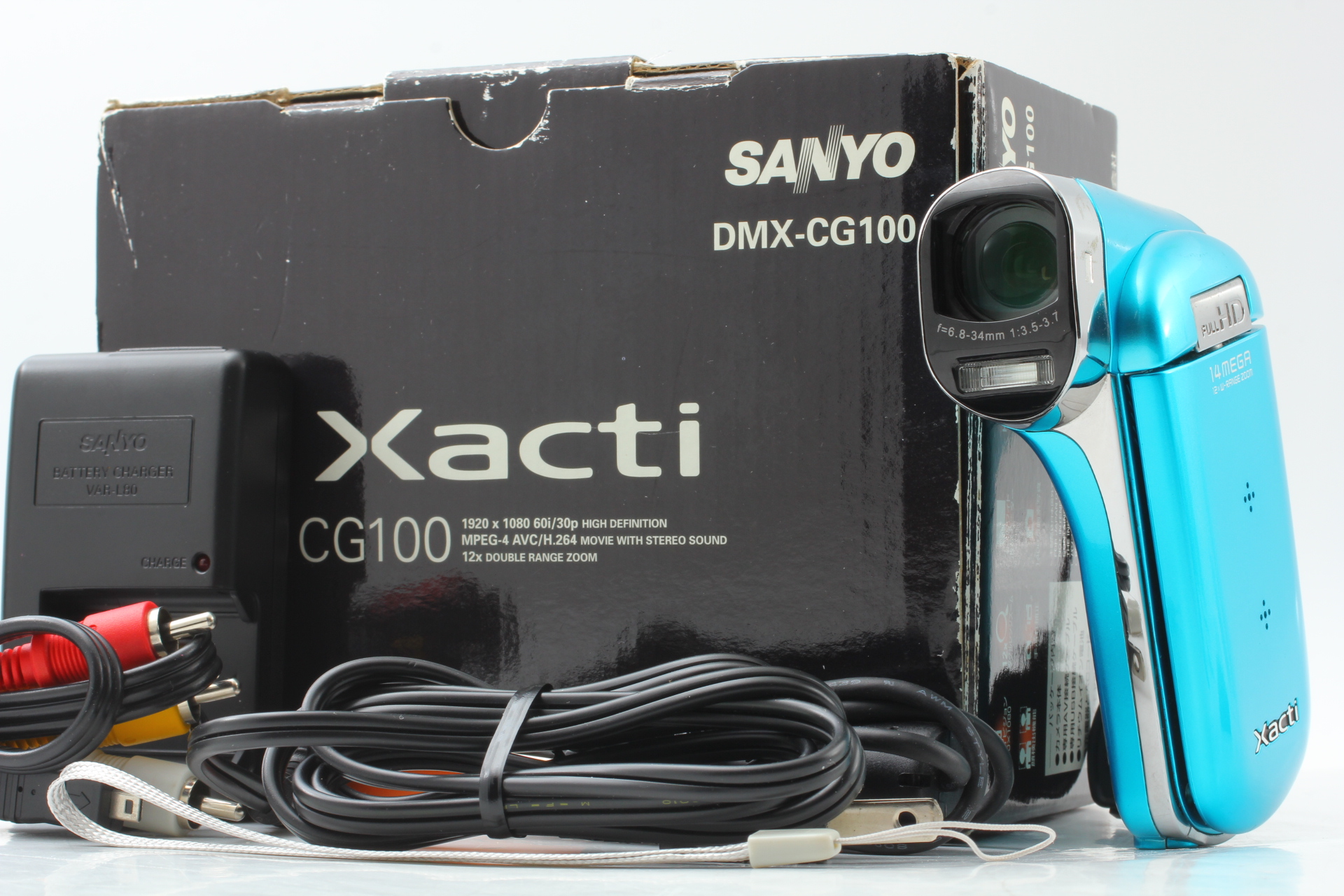 概ね美品　SANYO　Xacti　DMX-CG100型　md84k222dd27 Sanyo Xacti DMX-CG100 Digital Video Camera Compact Handycam