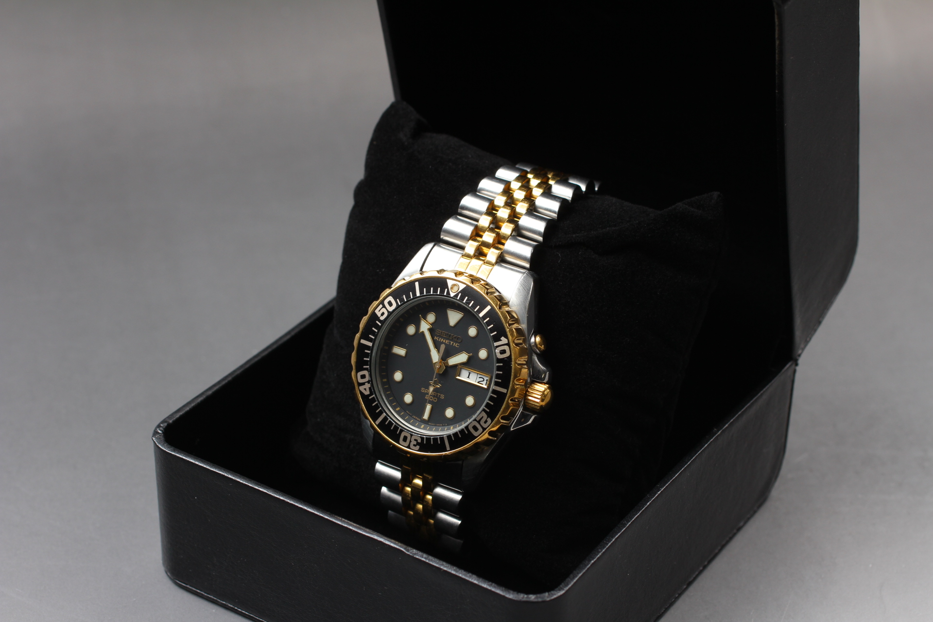 Seiko Kinetic Sports 200 Divers Watch 5M43-0A40 Black Dial