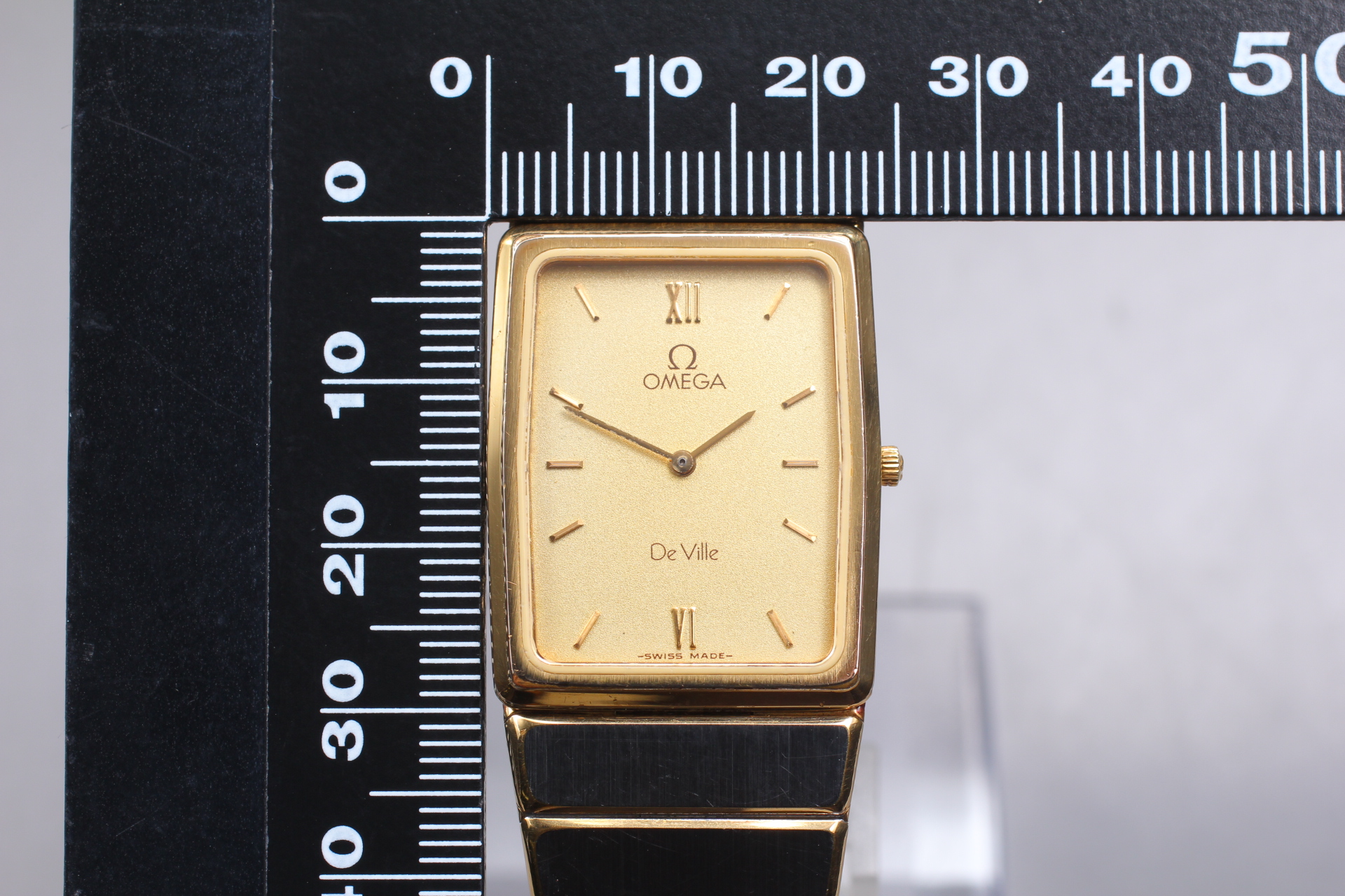 【稼働/新品電池交換済】オメガ De Ville クォーツ 1450 tank RARE [N MINT] Vintage OMEGA De Ville 1450 Tank Gold Roman
