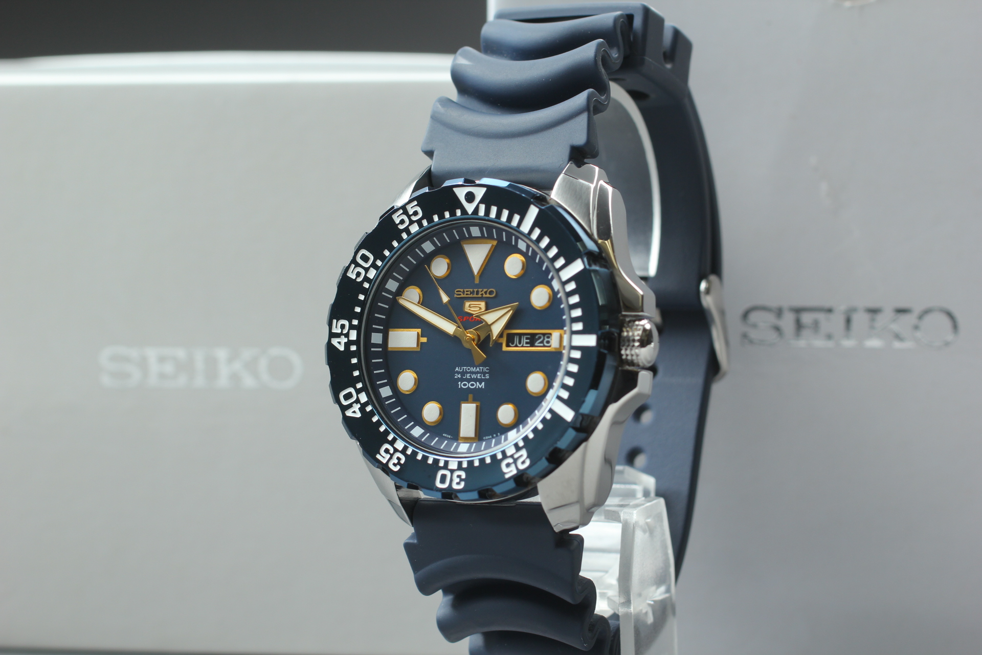 極美品　SEIKO5 4r36-03t0 ダイバーズウォッチ デイデイト 極美品SEIKO5 4r36-03t0 ダイバーズウォッチ デイデイト