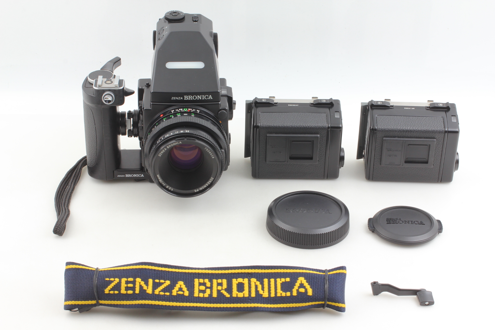 ◇美品◇BRONICA ETR-Si AE-III PE 75mm F2.8 Almost MINT】 Zenza Bronica ETRSi Film Camera PE 75mm AE-III